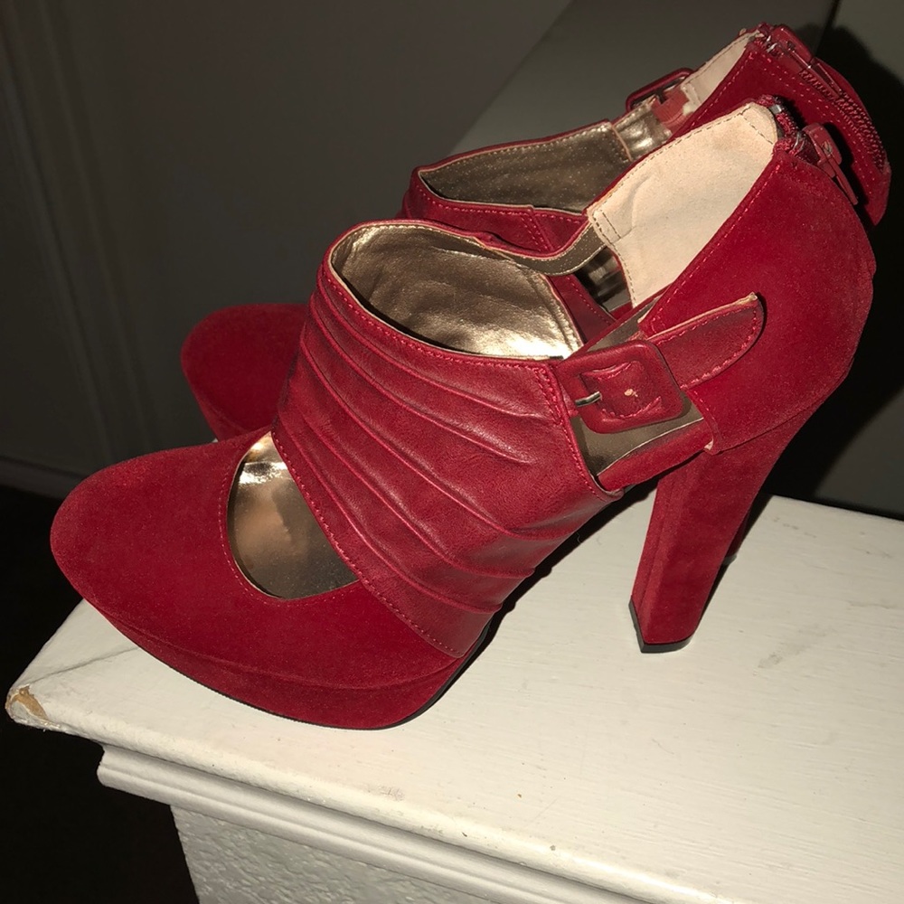 Heels - Picture 2 of 4